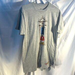 Disney Parks Epcot England Size M grey tshirt donald duck